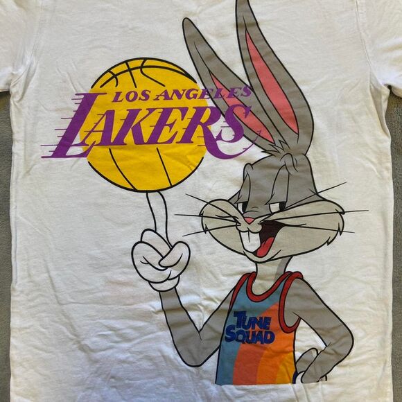 Los Angeles Lakers Looney Tunes Basketball Graphic Tee - Picture 3 of 5